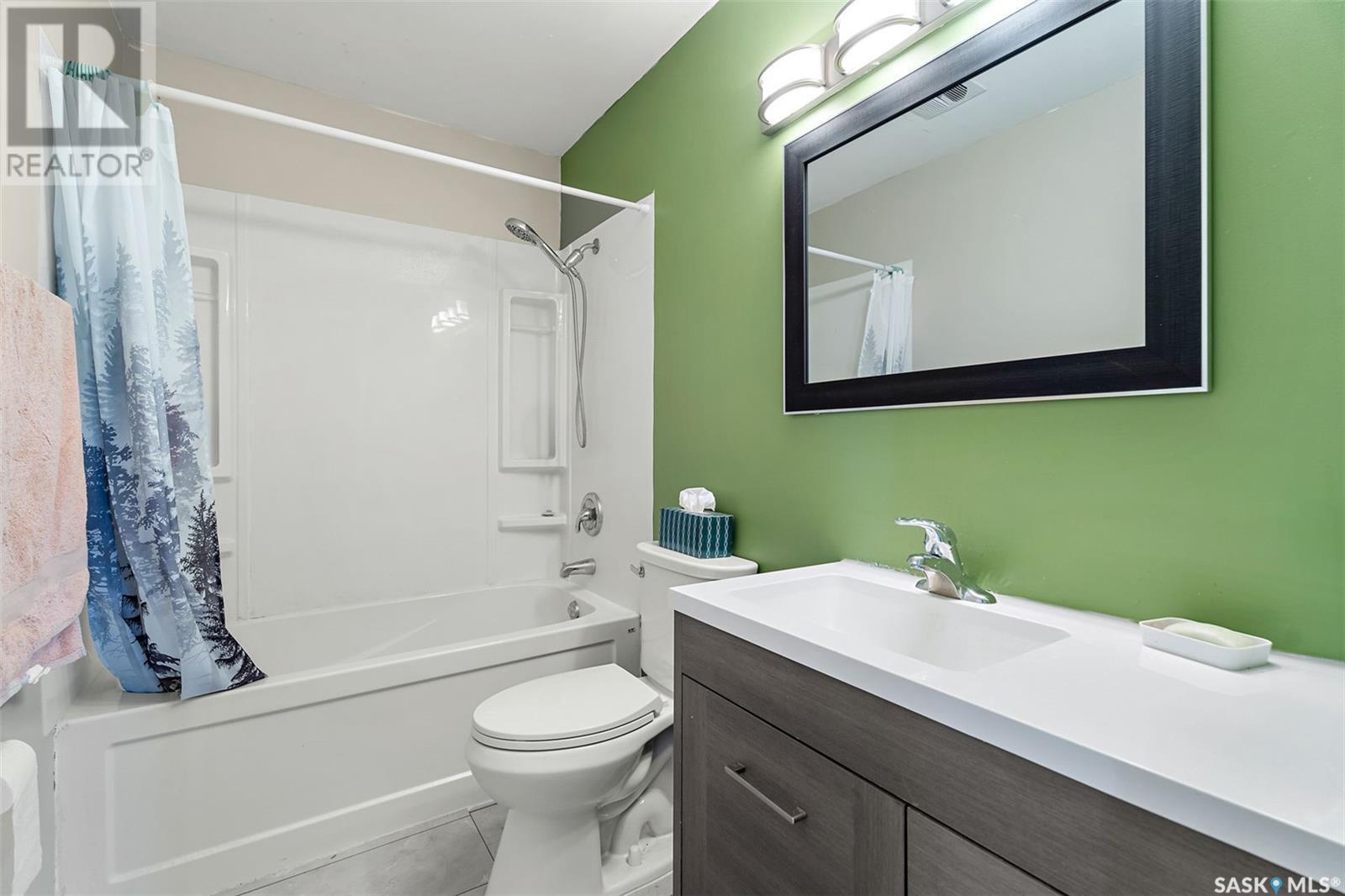Photo 12 of 410 412 3rd Street E, Delisle SK