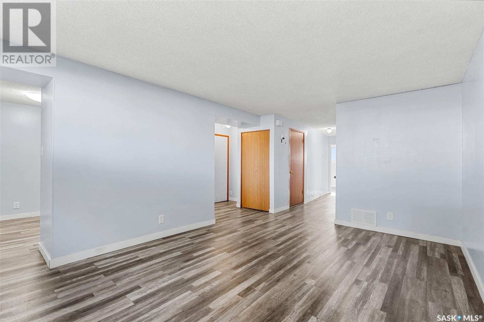 Photo 13 of 410 412 3rd Street E, Delisle SK