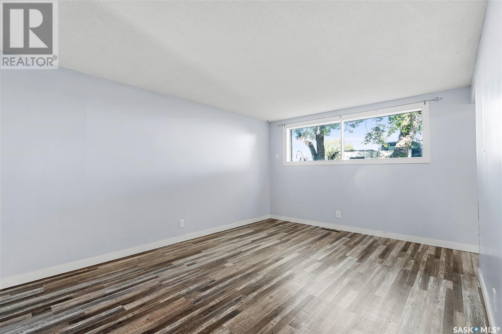 Photo 14 of 410 412 3rd Street E, Delisle SK