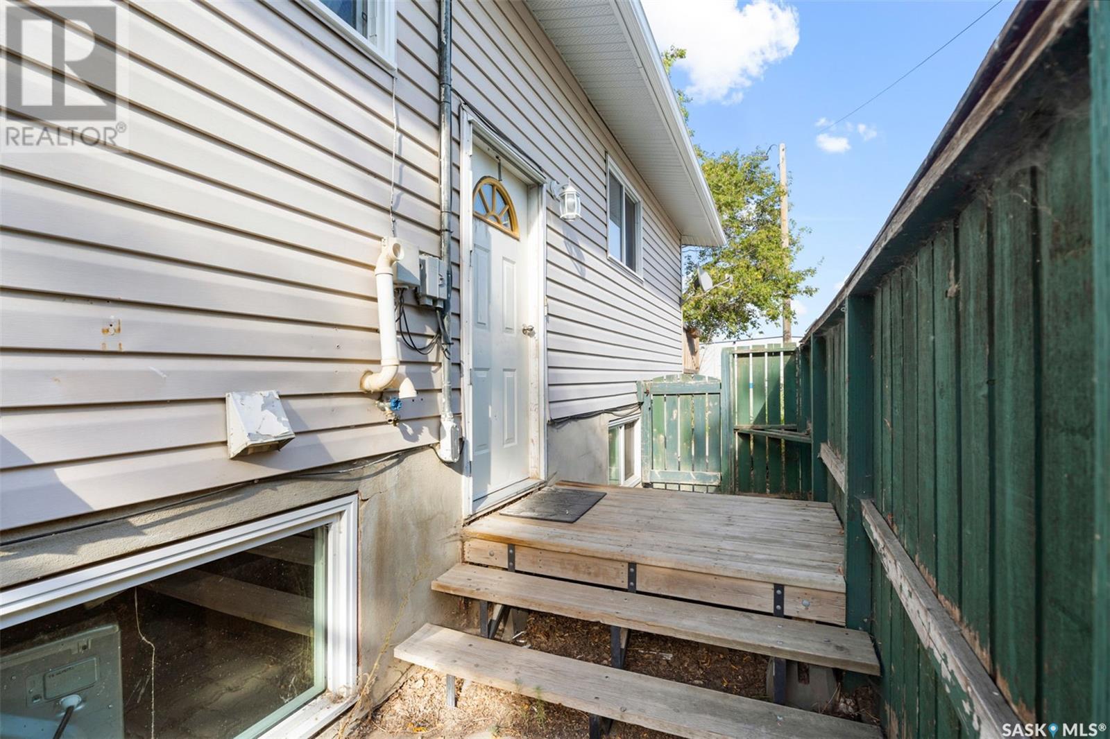 Photo 25 of 410 412 3rd Street E, Delisle SK