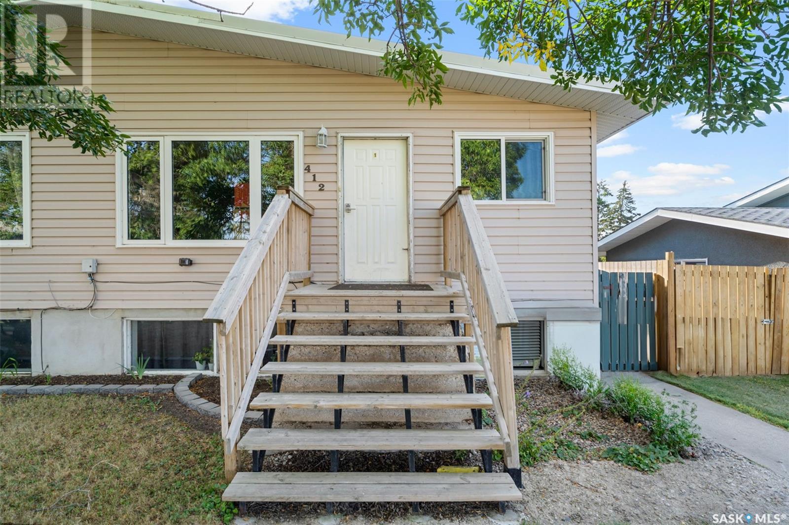 Photo 3 of 410 412 3rd Street E, Delisle SK