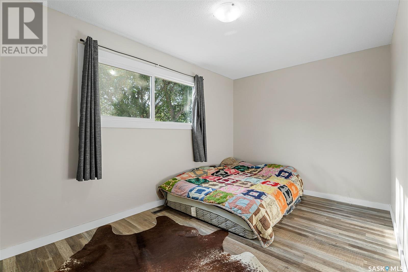 Photo 9 of 410 412 3rd Street E, Delisle SK