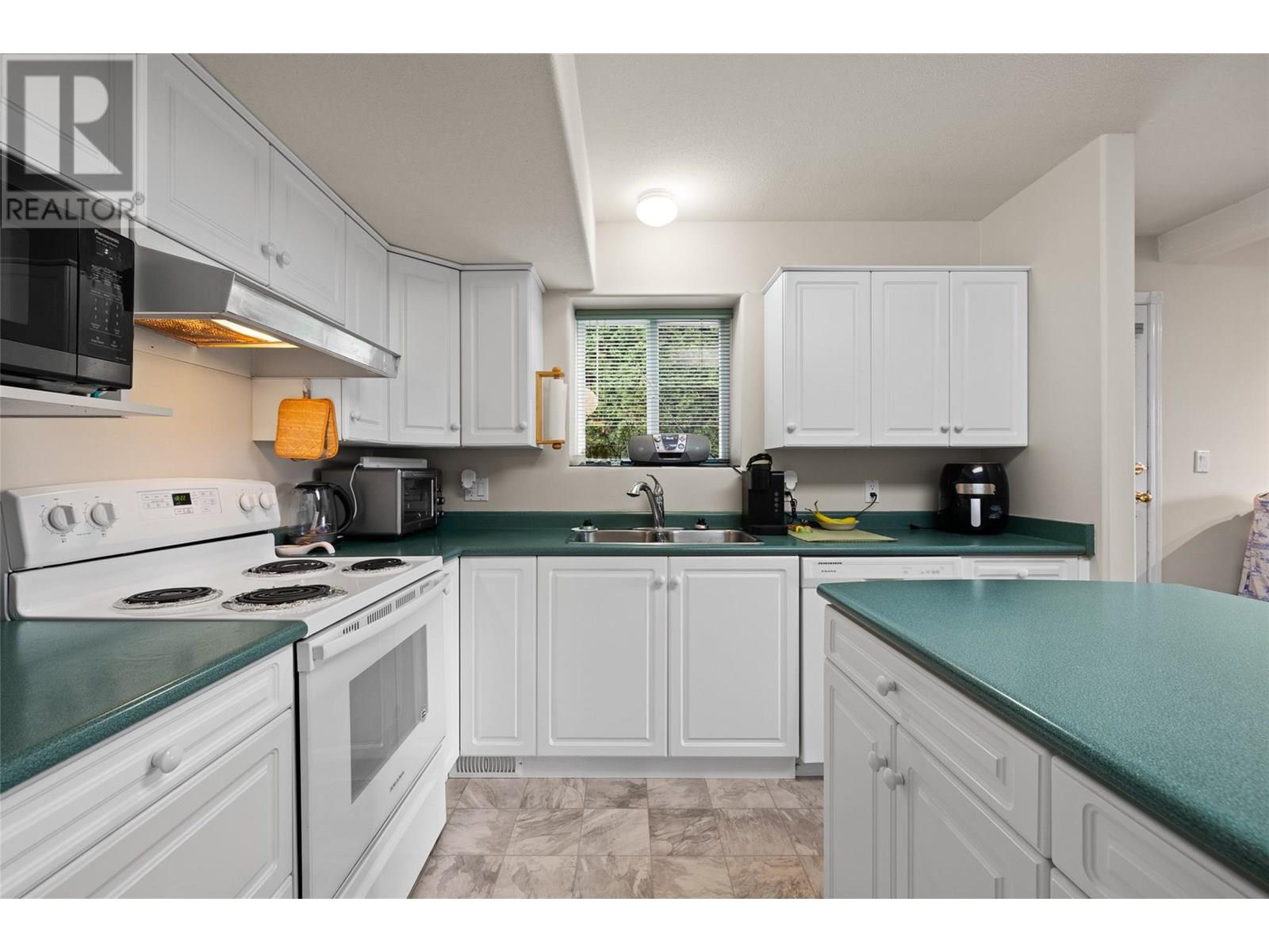  2090 Shamrock Drive, West Kelowna
