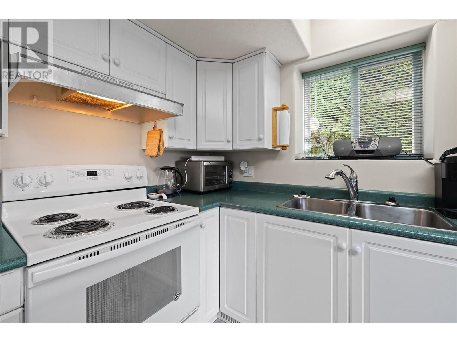  2090 Shamrock Drive, West Kelowna