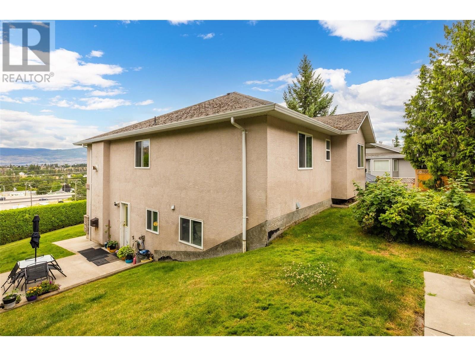  2090 Shamrock Drive, West Kelowna