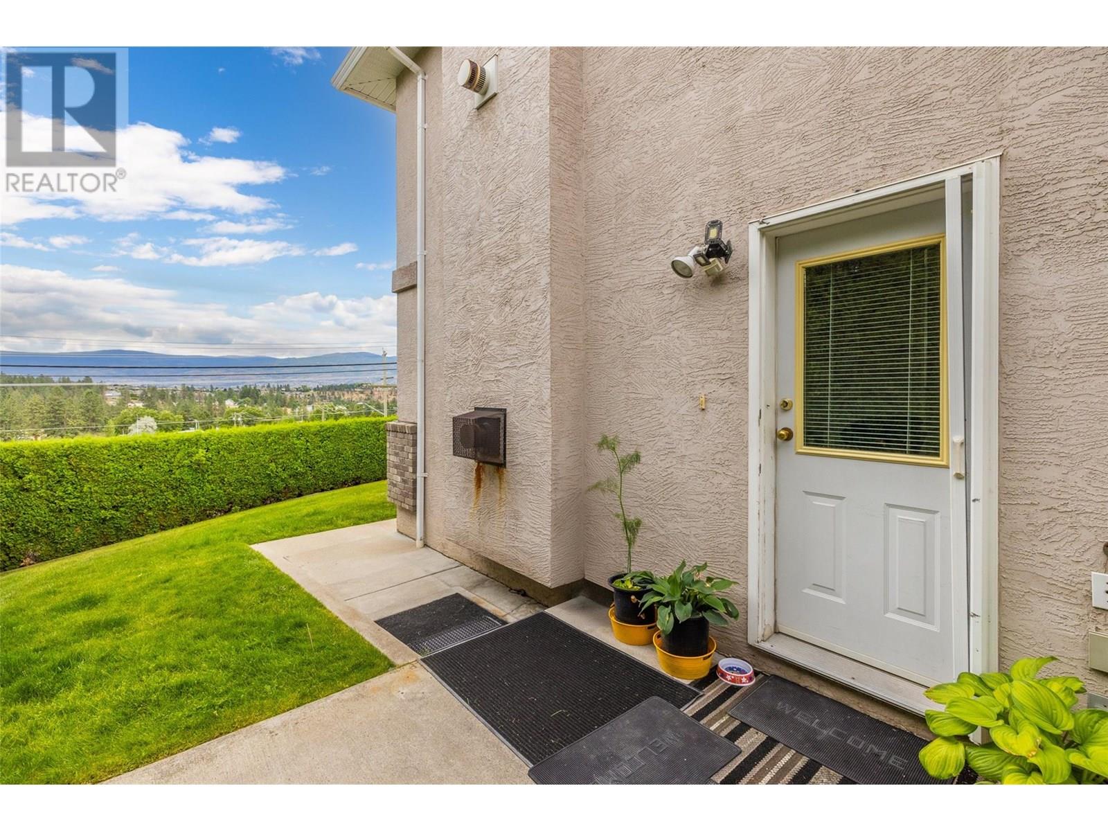  2090 Shamrock Drive, West Kelowna