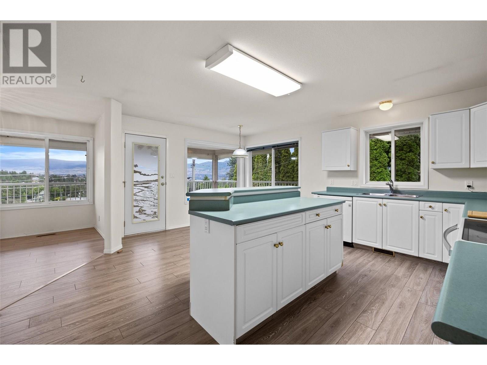  2090 Shamrock Drive, West Kelowna