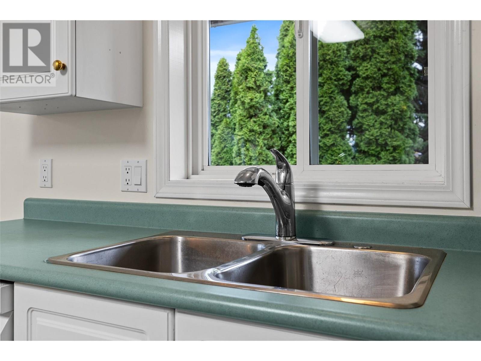  2090 Shamrock Drive, West Kelowna