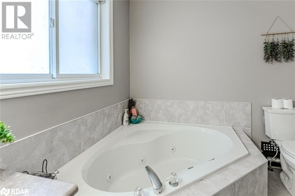 Photo 10 of 76 Holly Meadow Road, Barrie ON