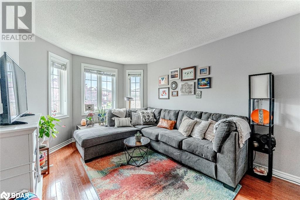 Photo 3 of 76 Holly Meadow Road, Barrie ON