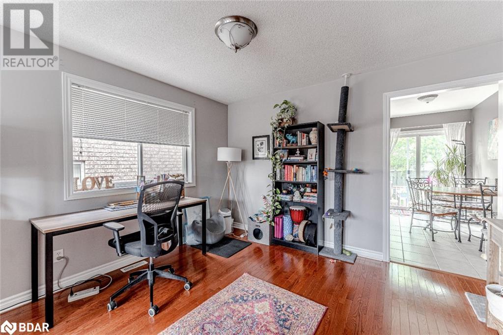 Photo 4 of 76 Holly Meadow Road, Barrie ON