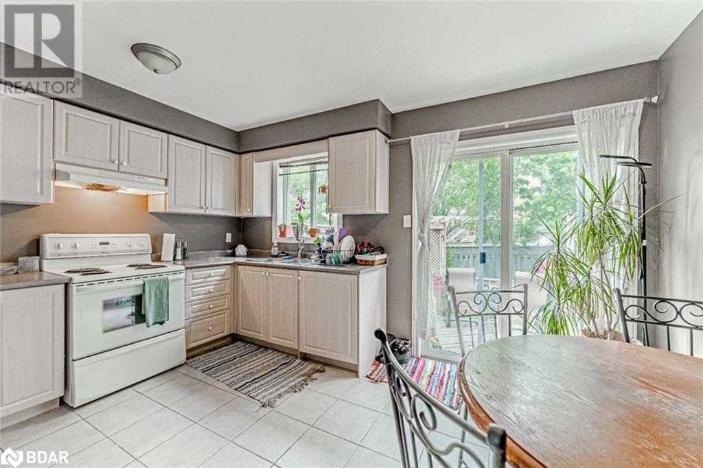 Photo 6 of 76 Holly Meadow Road, Barrie ON