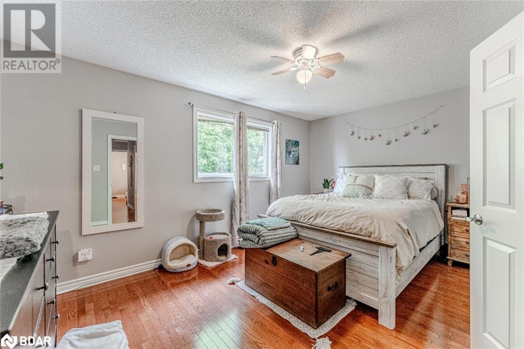 Photo 7 of 76 Holly Meadow Road, Barrie ON