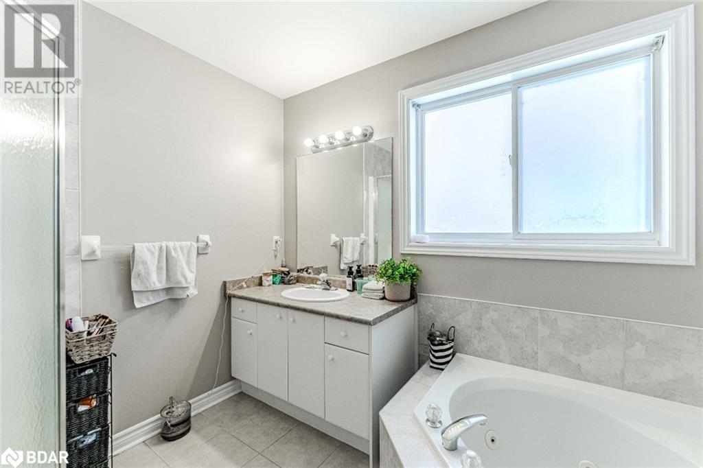 Photo 9 of 76 Holly Meadow Road, Barrie ON