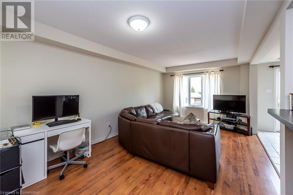 Photo 16 of 34 Elderberry Avenue, Grimsby ON