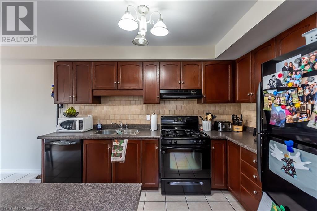 Photo 22 of 34 Elderberry Avenue, Grimsby ON