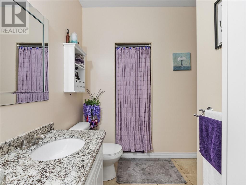 Photo 16 of 52 Arrowhead Drive, Hamilton ON