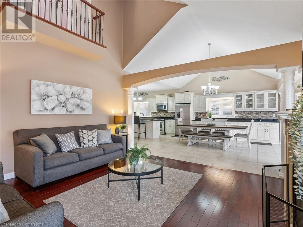 Photo 13 of 52 Arrowhead Drive, Hamilton ON