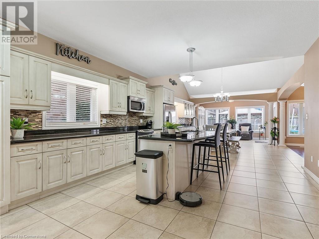 Photo 6 of 52 Arrowhead Drive, Hamilton ON