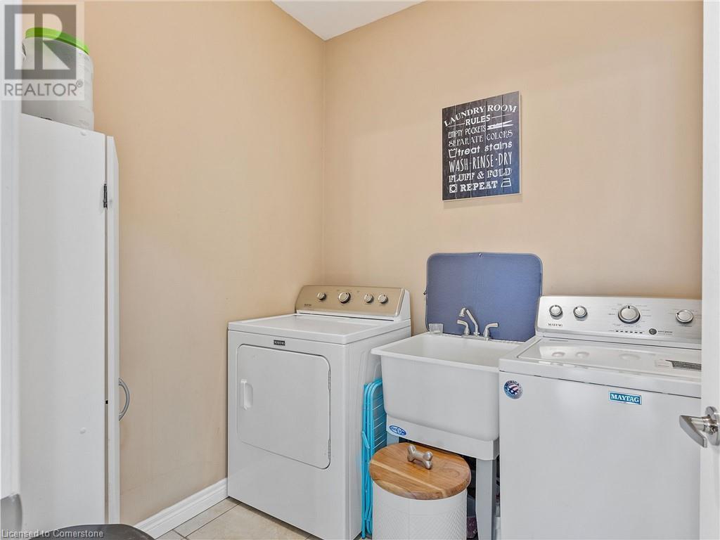 Photo 17 of 52 Arrowhead Drive, Hamilton ON