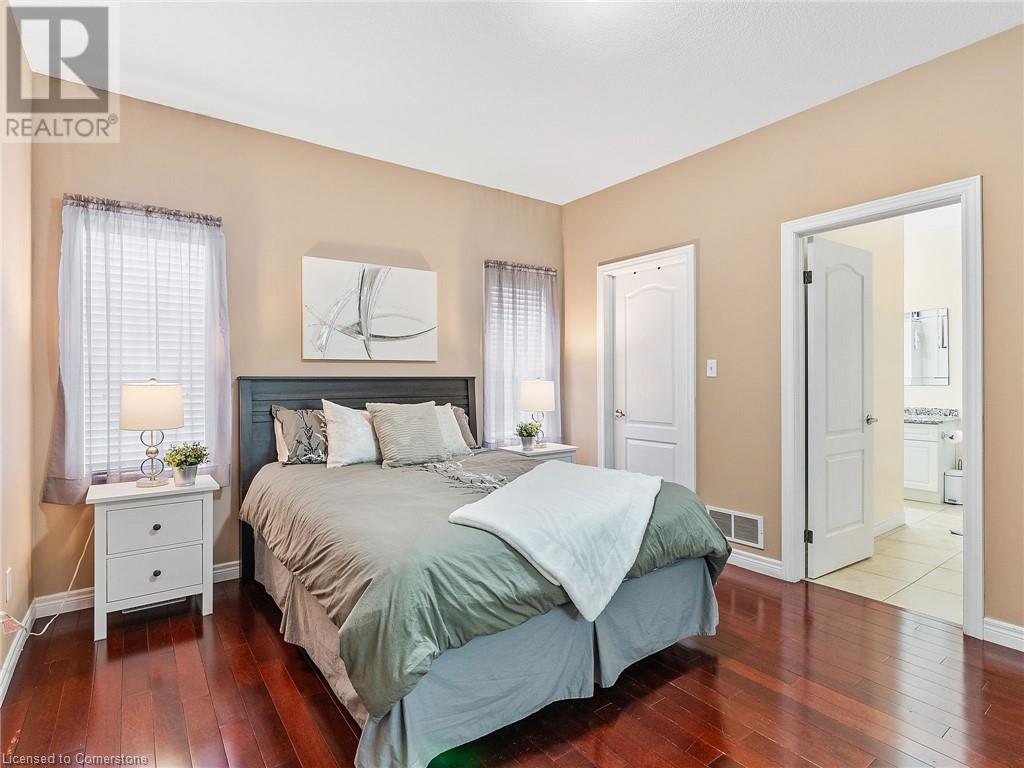 Photo 14 of 52 Arrowhead Drive, Hamilton ON