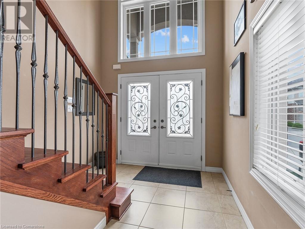 Photo 20 of 52 Arrowhead Drive, Hamilton ON