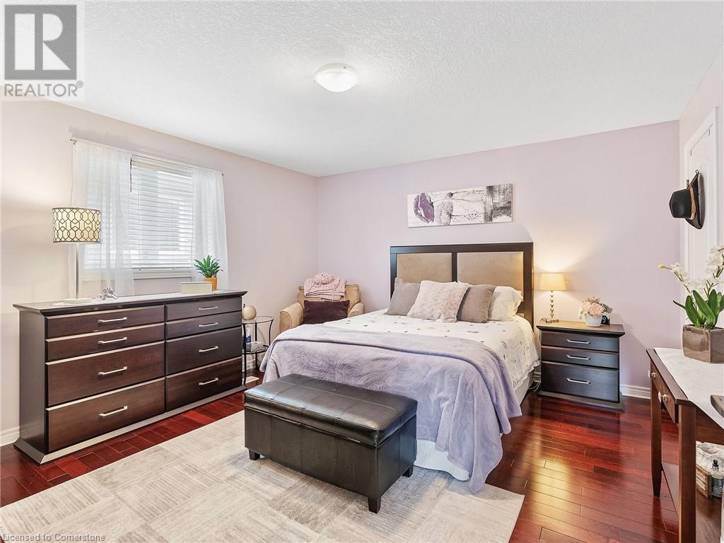 Photo 22 of 52 Arrowhead Drive, Hamilton ON