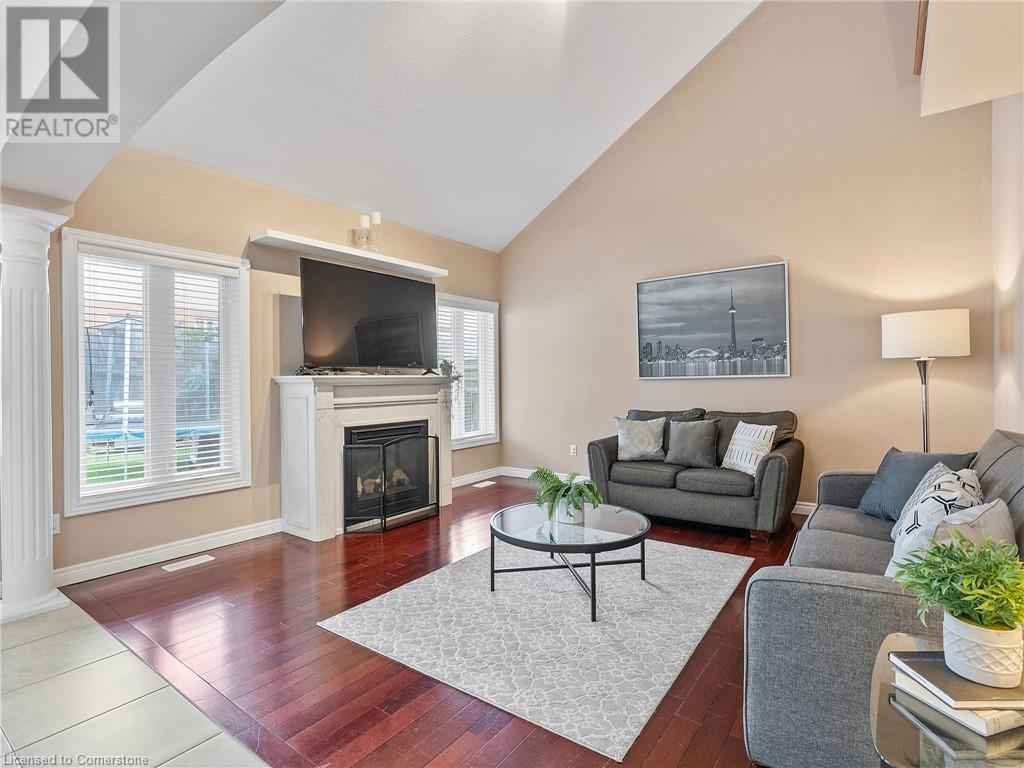 Photo 12 of 52 Arrowhead Drive, Hamilton ON