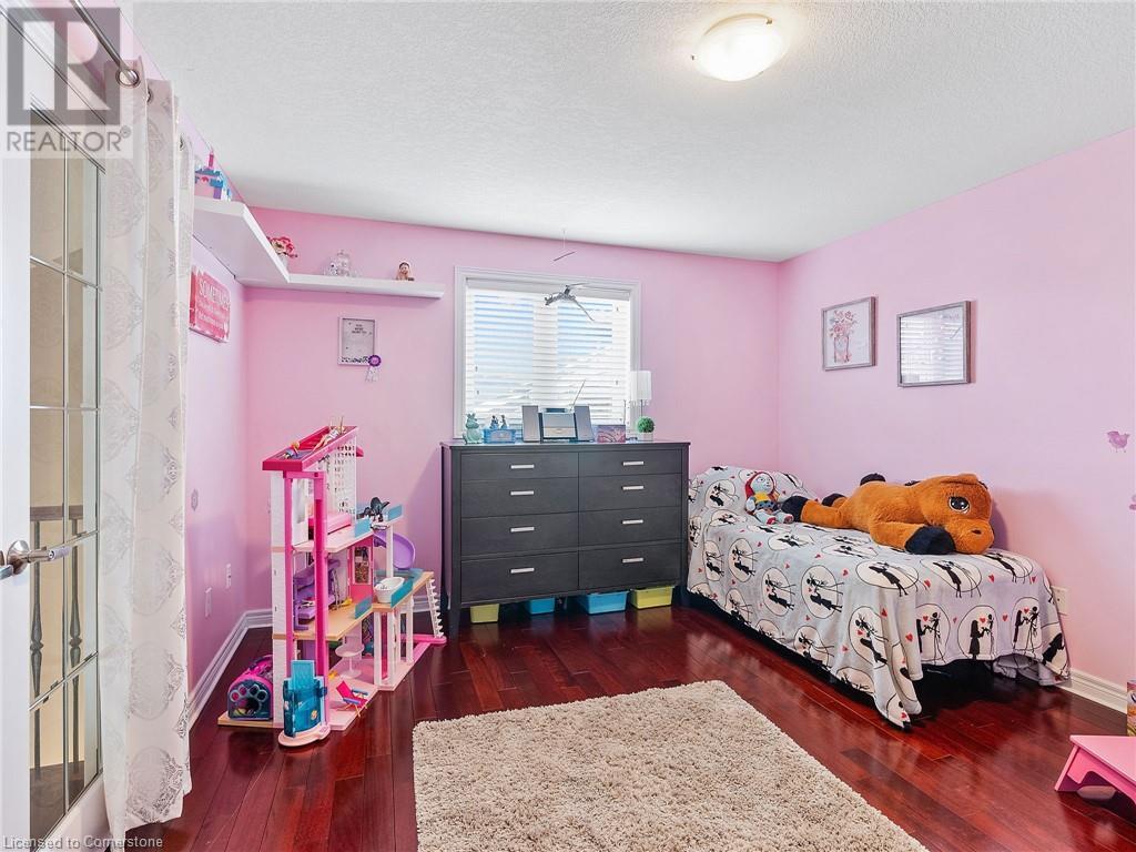 Photo 25 of 52 Arrowhead Drive, Hamilton ON