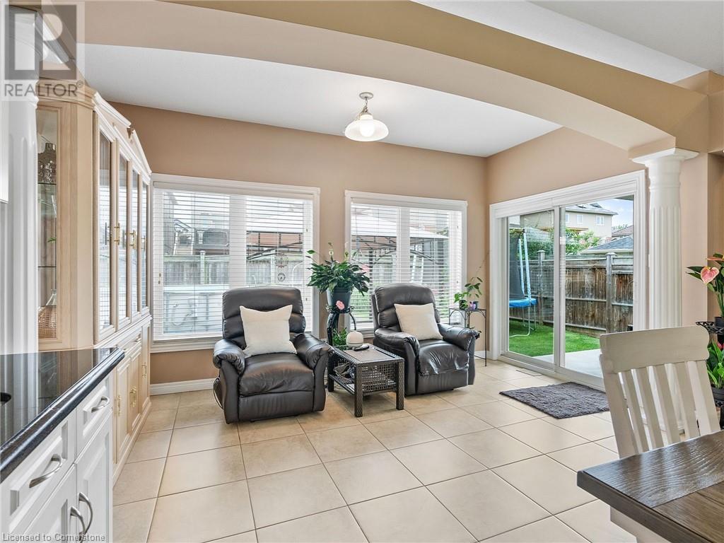 Photo 9 of 52 Arrowhead Drive, Hamilton ON