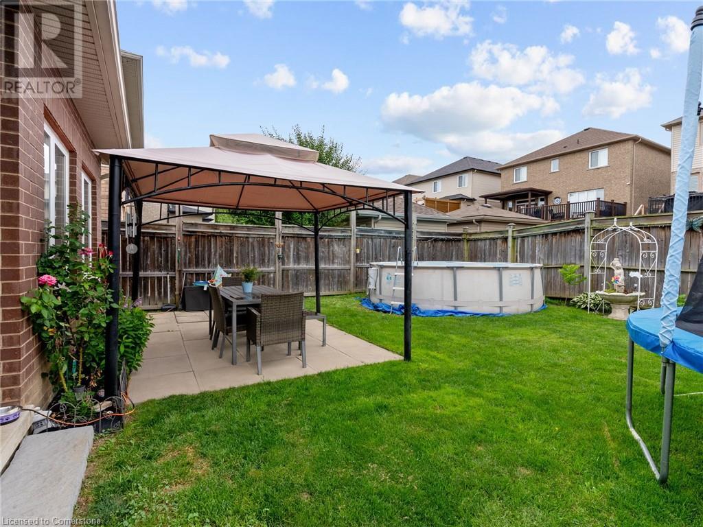 Photo 32 of 52 Arrowhead Drive, Hamilton ON