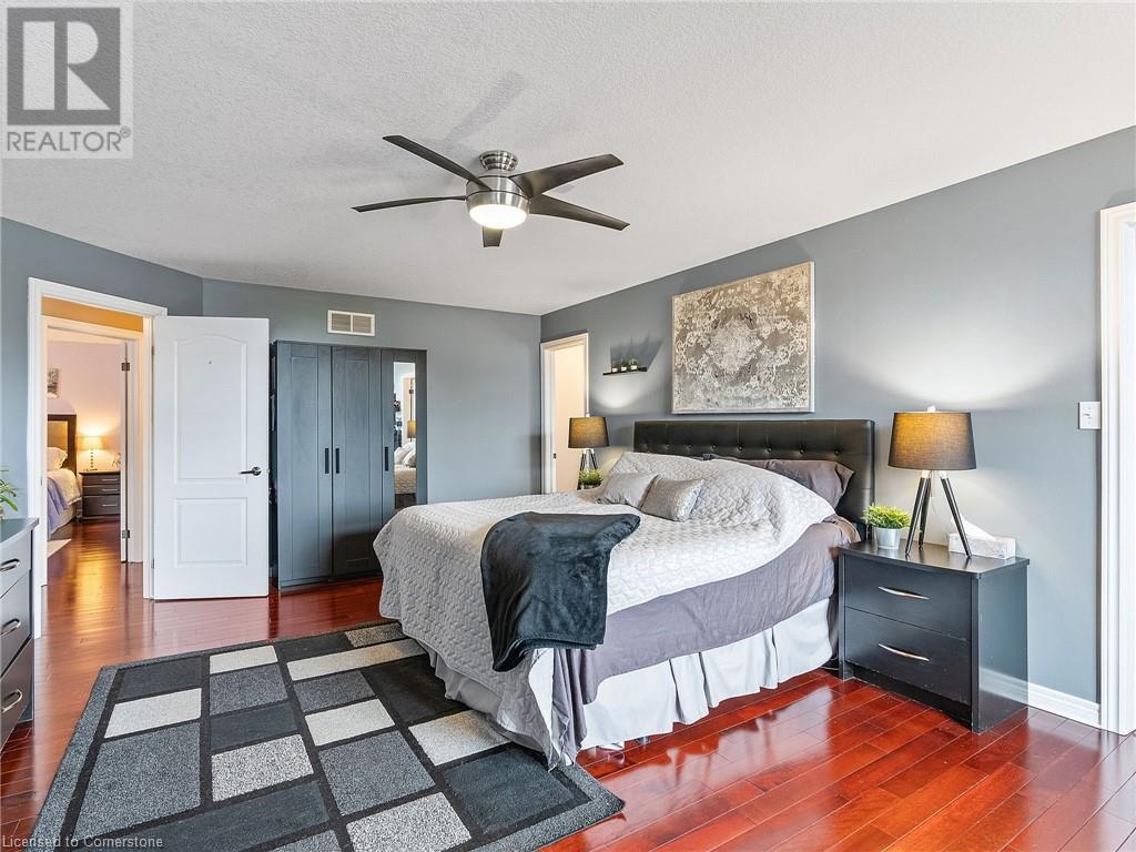 Photo 28 of 52 Arrowhead Drive, Hamilton ON