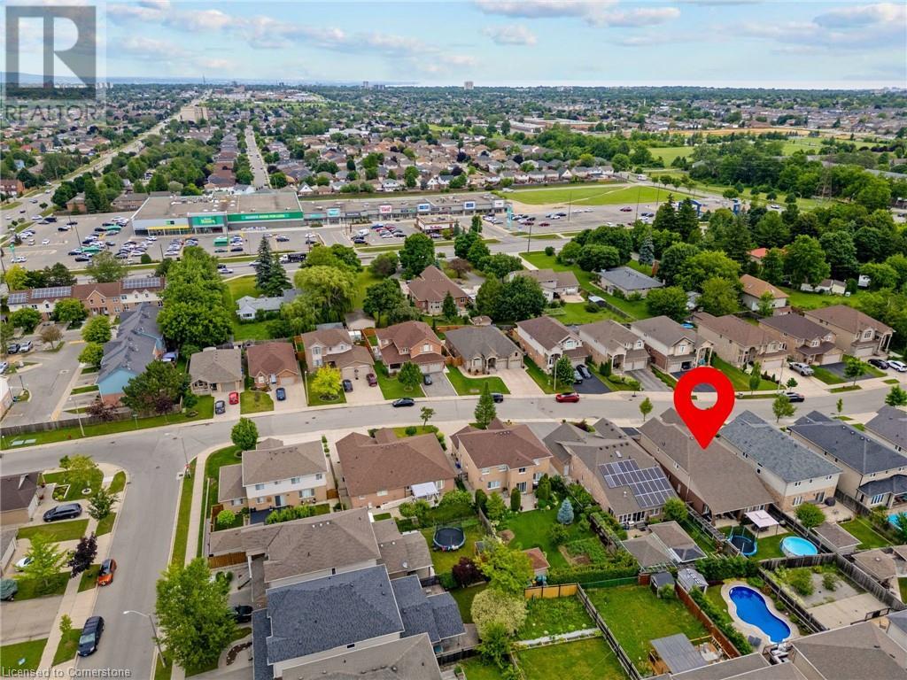 Photo 35 of 52 Arrowhead Drive, Hamilton ON