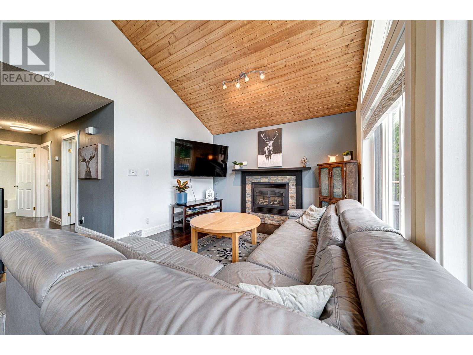 Photo 12 of 48 Darby Crescent, Elkford BC