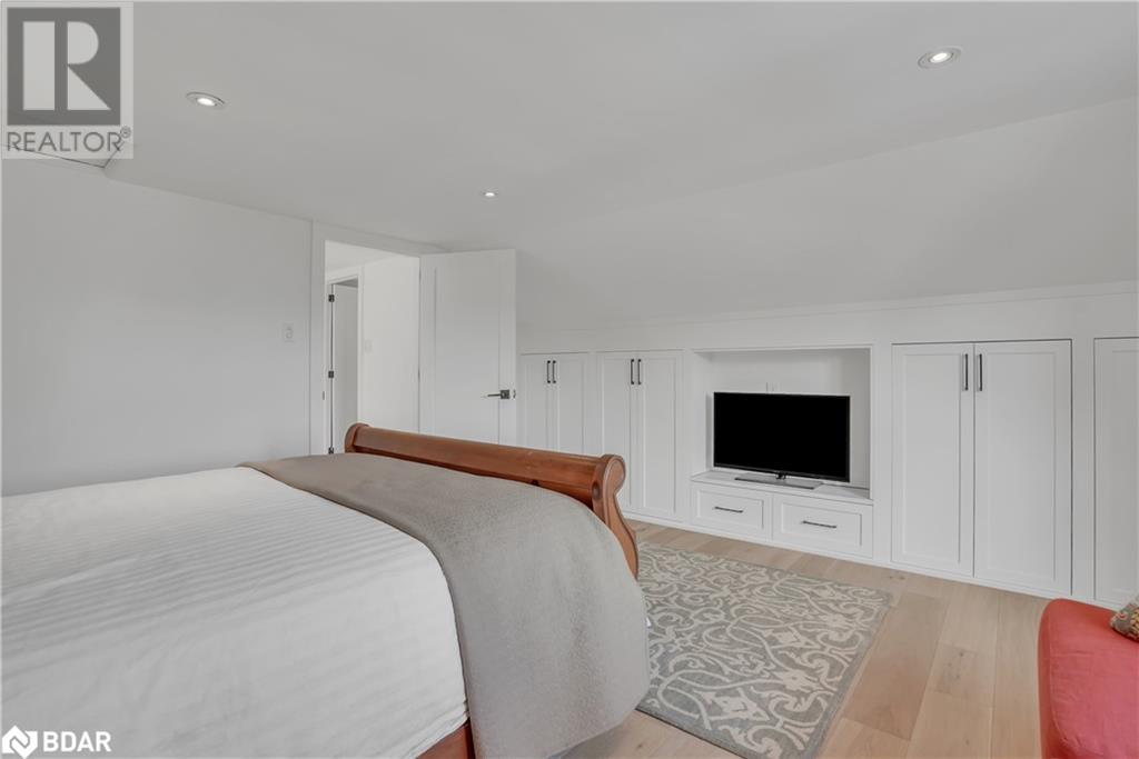 Photo 28 of 36 Dalton Street, Barrie ON