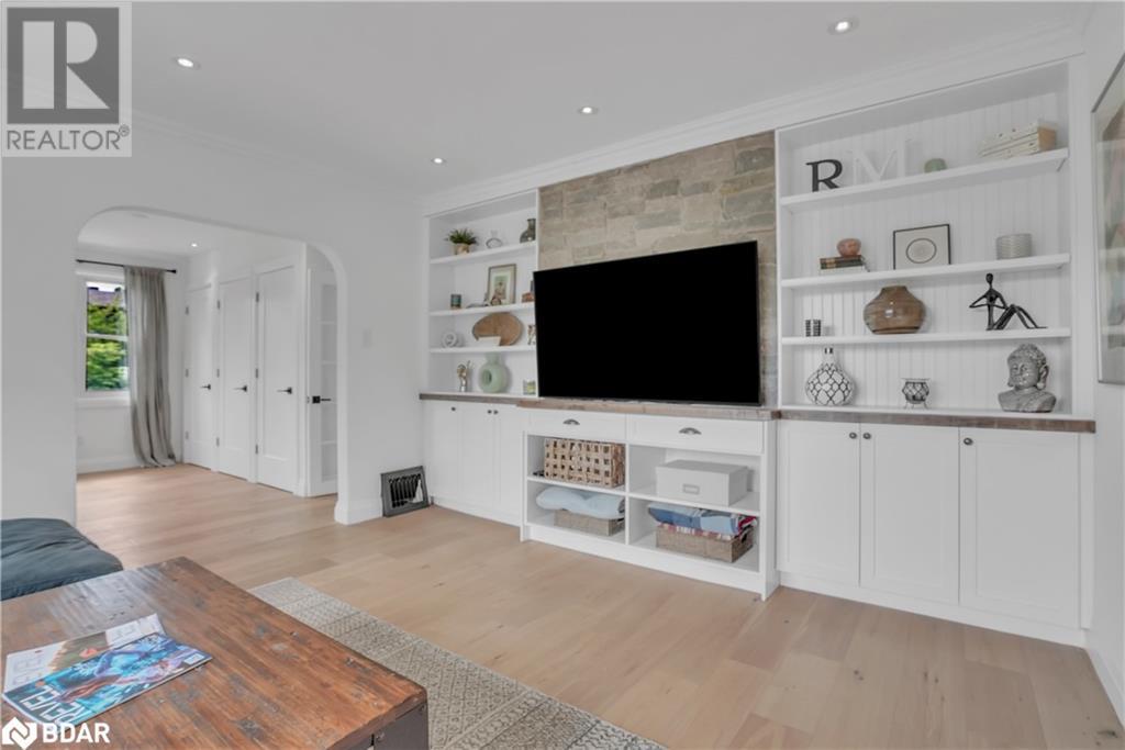 Photo 21 of 36 Dalton Street, Barrie ON