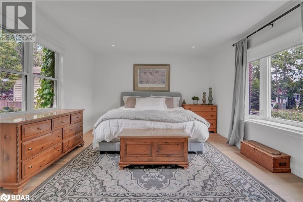 Photo 22 of 36 Dalton Street, Barrie ON