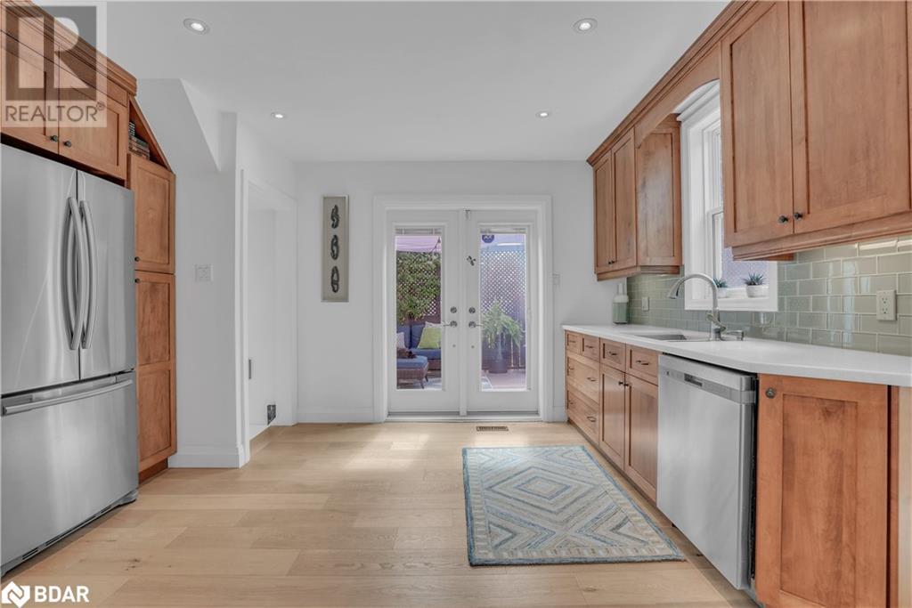 Photo 7 of 36 Dalton Street, Barrie ON