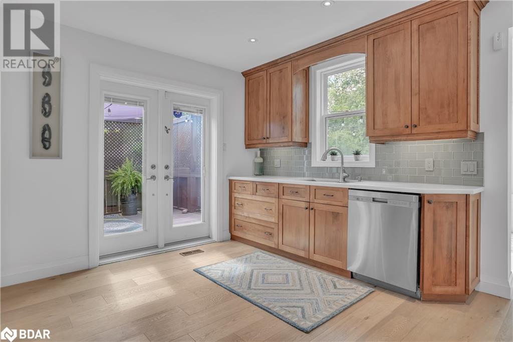 Photo 8 of 36 Dalton Street, Barrie ON