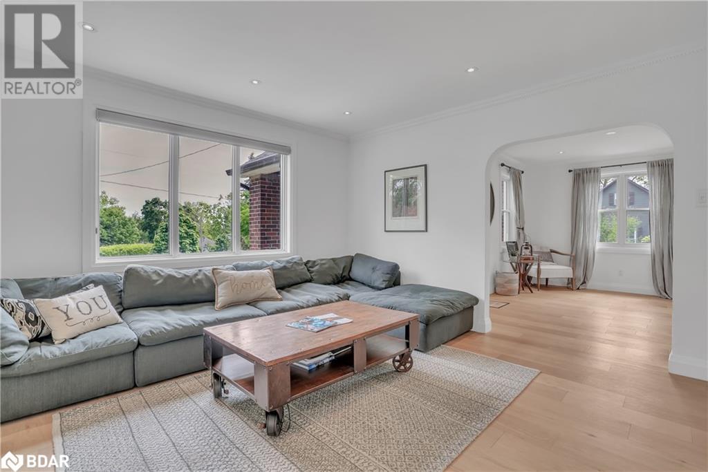 Photo 18 of 36 Dalton Street, Barrie ON