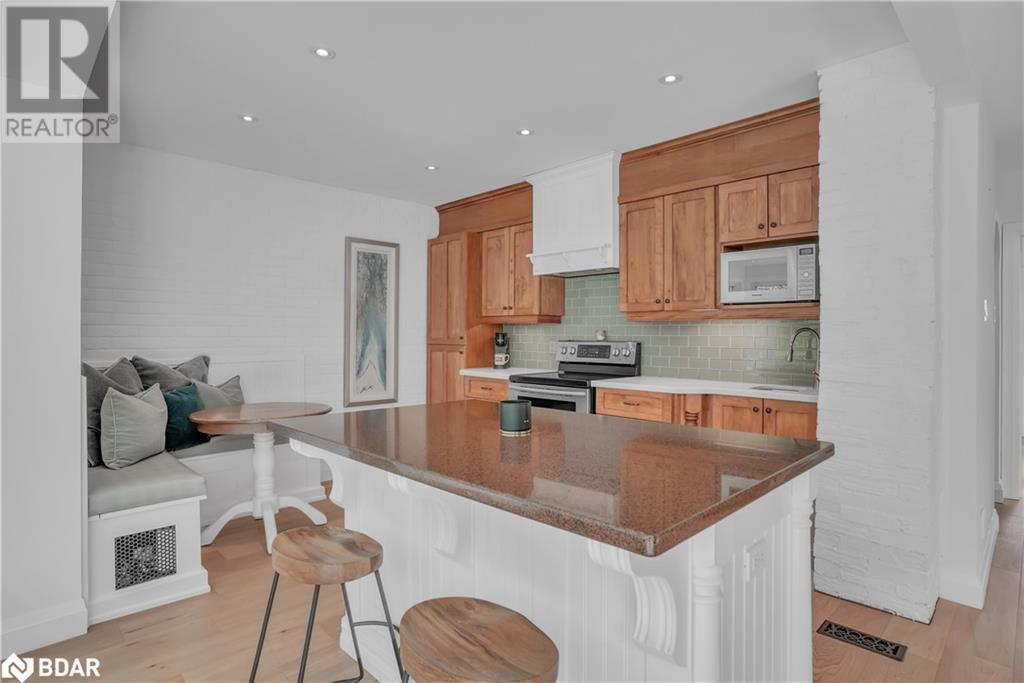 Photo 11 of 36 Dalton Street, Barrie ON
