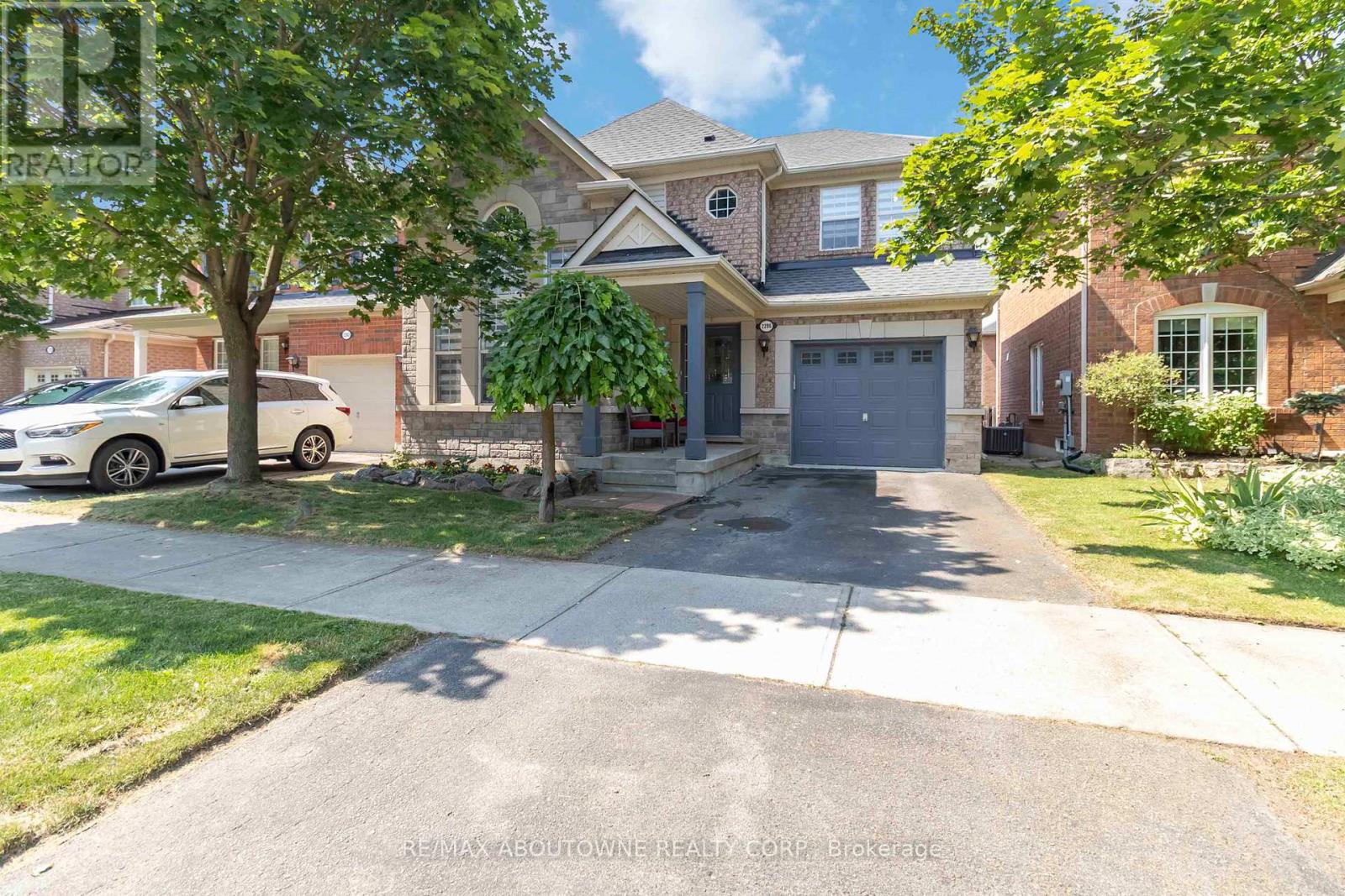 Photo 1 of 2286 Dunforest Crescent, Oakville ON