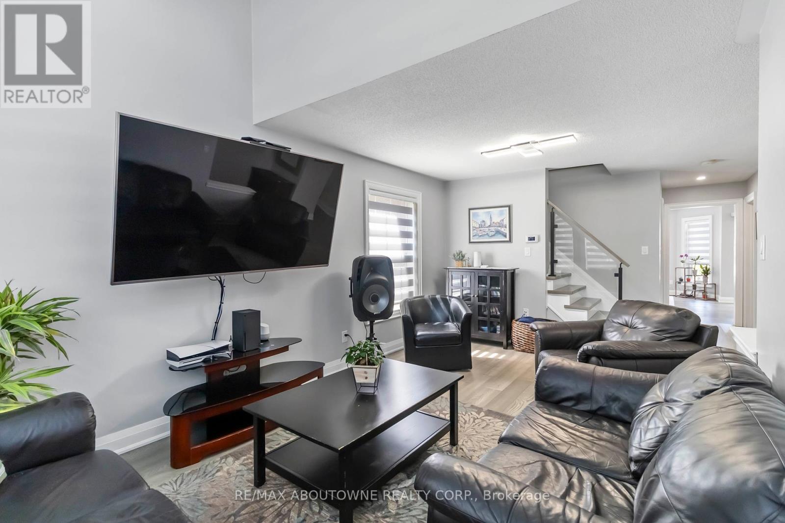 Photo 6 of 2286 Dunforest Crescent, Oakville ON