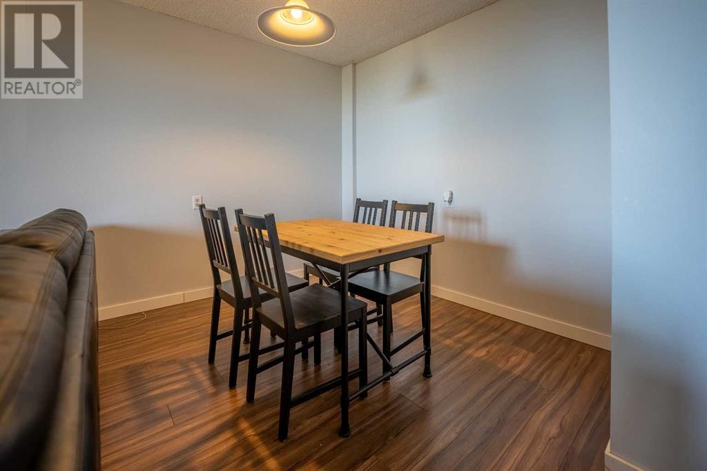 Single Family House for Sale in   Dalton Drive NW Dalhousie Calgary 