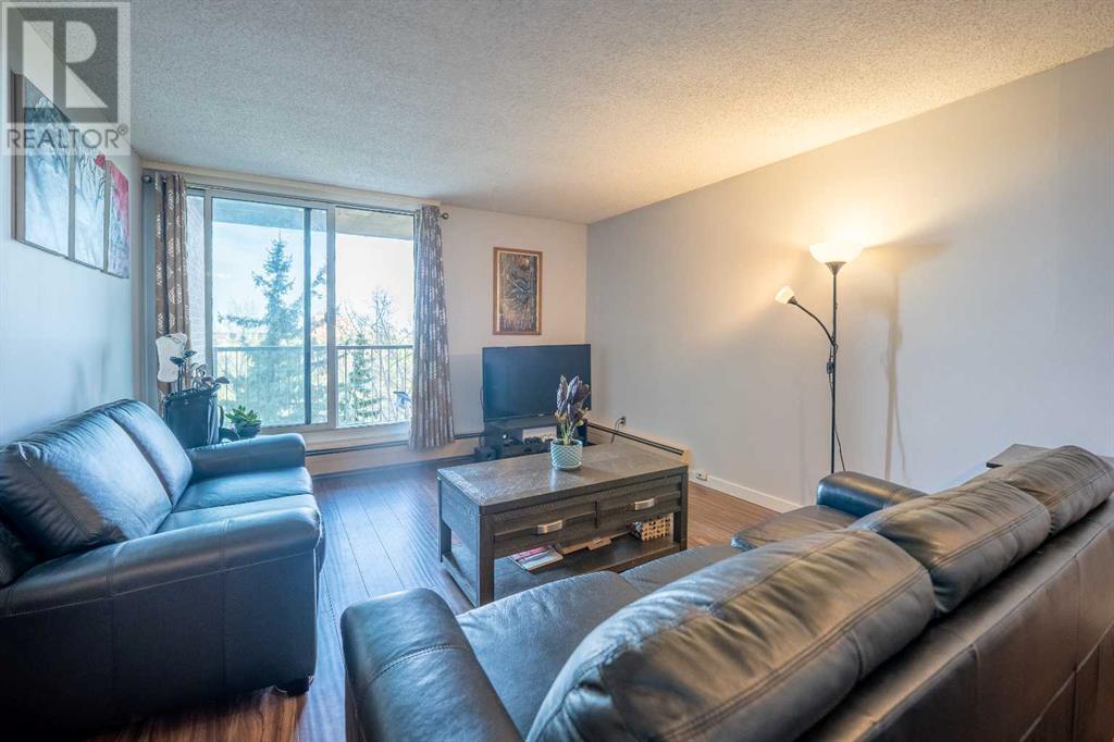 Single Family House for Sale in   Dalton Drive NW Dalhousie Calgary 