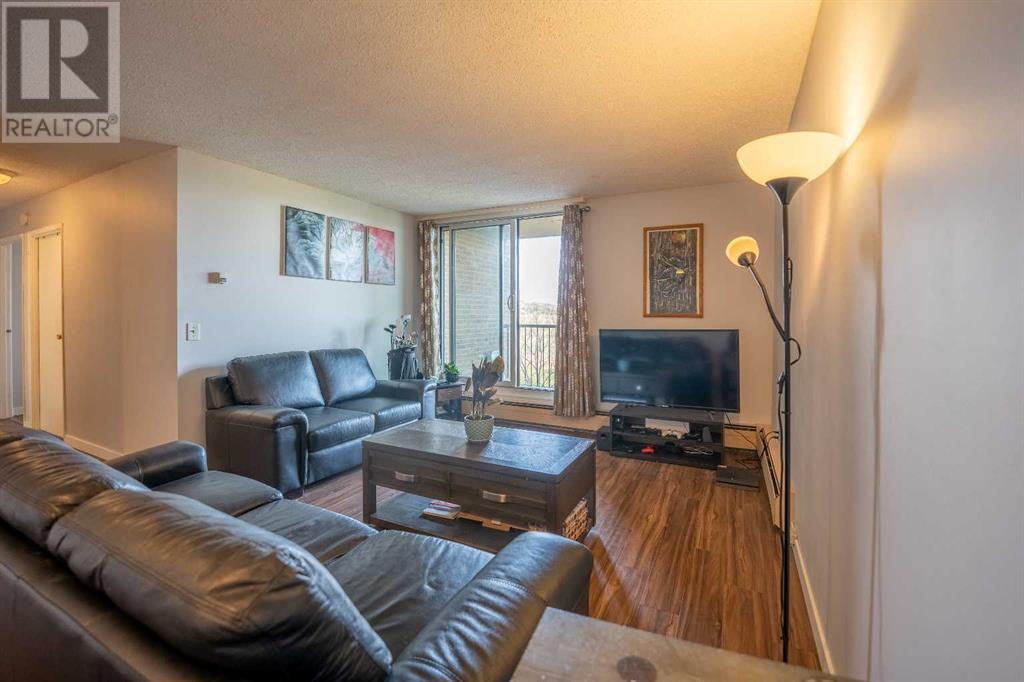 Single Family House for Sale in   Dalton Drive NW Dalhousie Calgary 