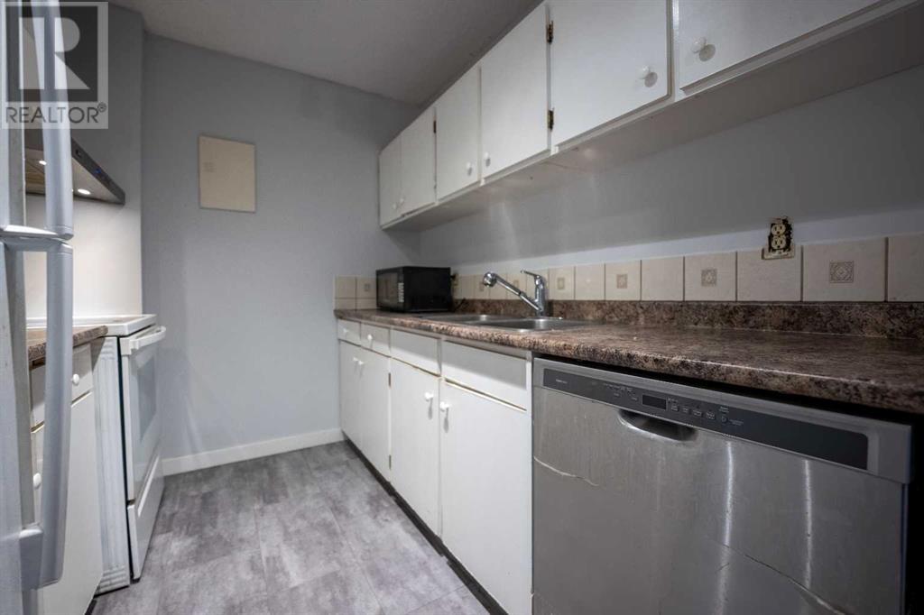 Single Family House for Sale in   Dalton Drive NW Dalhousie Calgary 