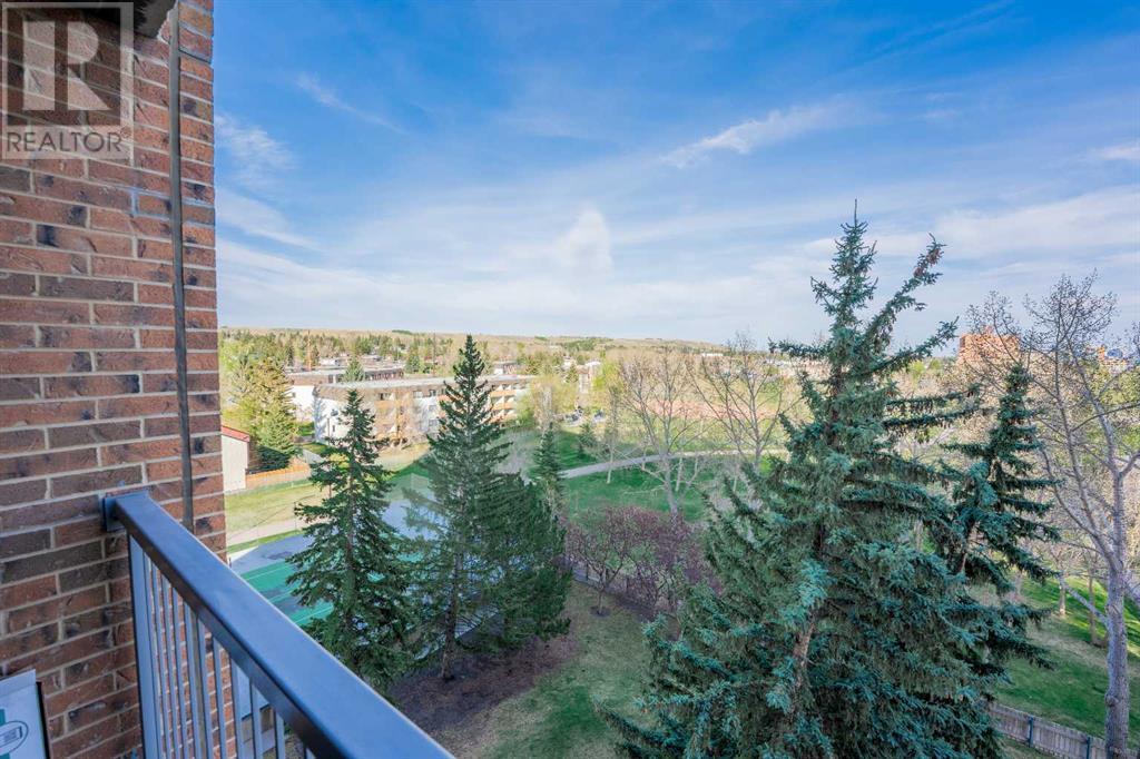 Single Family House for Sale in   Dalton Drive NW Dalhousie Calgary 