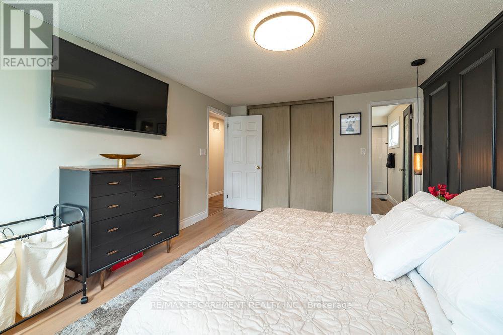 Photo 13 of 9 Bing Crescent, Hamilton ON