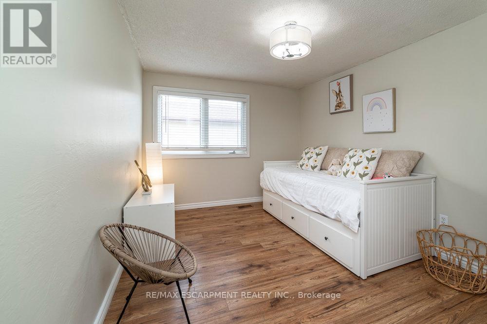 Photo 21 of 9 Bing Crescent, Hamilton ON